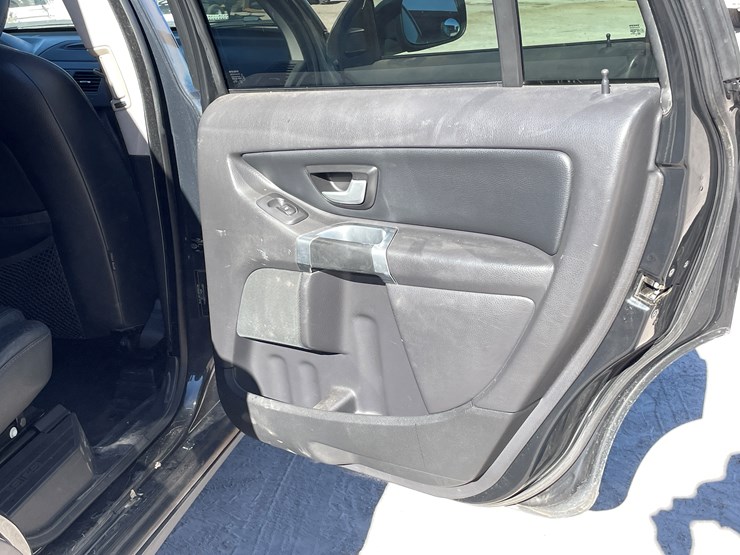 2010-volvo-xc90-image-84