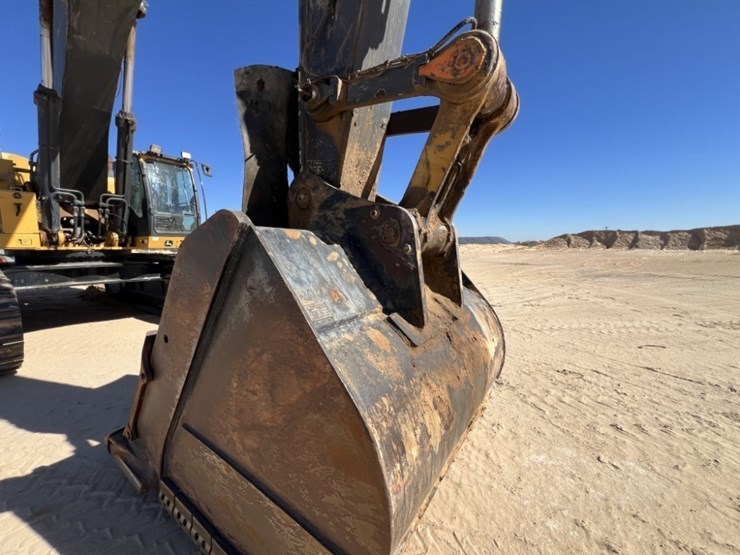 2019-deere-670g-lc-image-17