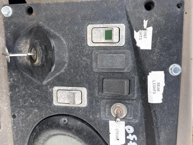 2008-case-570l-xt-image-32