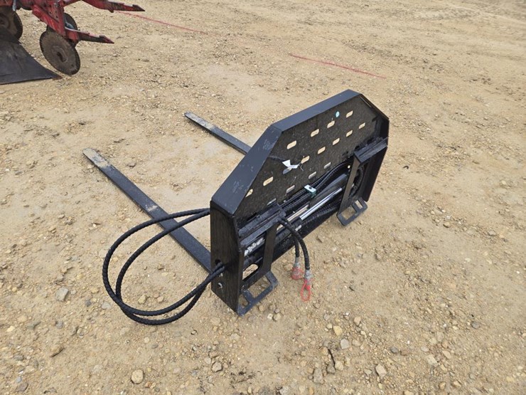 #5920-•-new-60"-hyd.-adjustable-skid-steer-pallet-forks-image-4