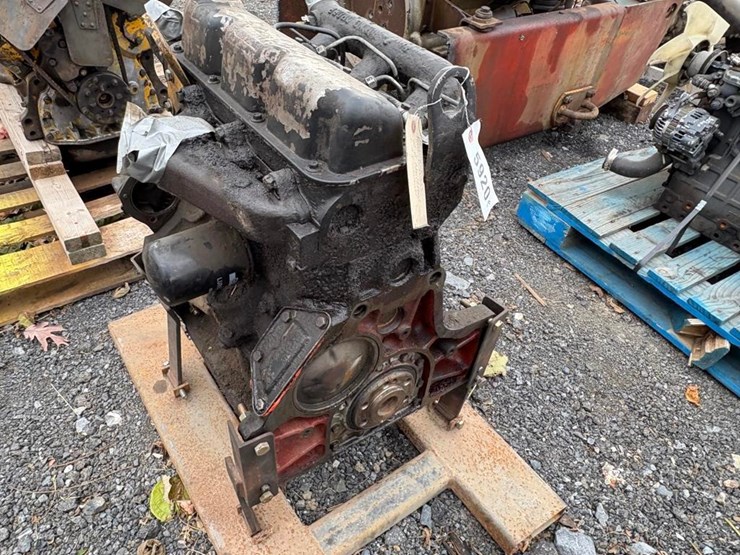 new-holland-l783-image-2