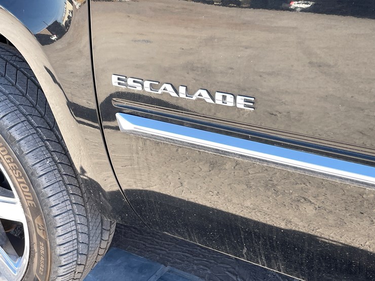 2010-cadillac-escalade-image-121