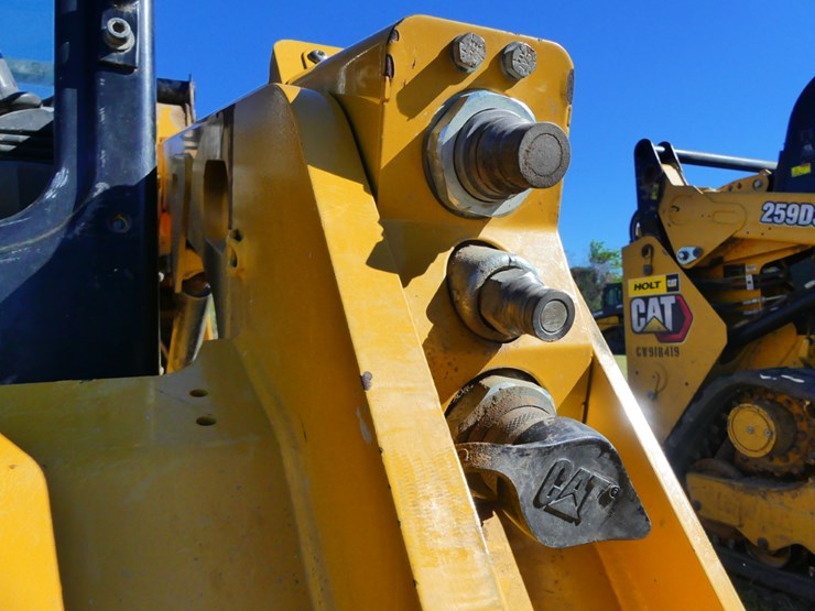 2022-caterpillar-259d3-image-10