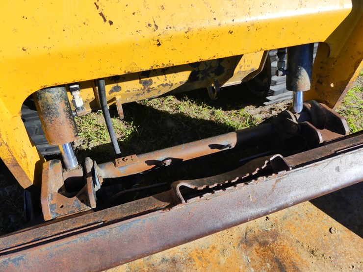 2015-caterpillar-257d-image-11