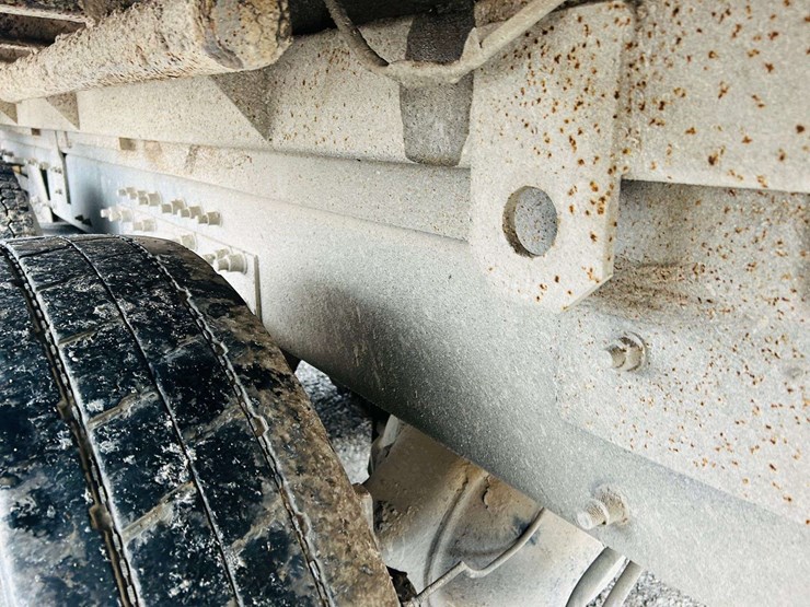 1999-freightliner-tri-axle-dump-truck-image-60