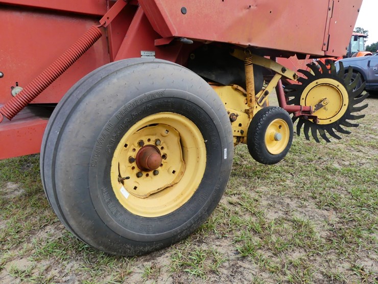 new-holland-650-image-5