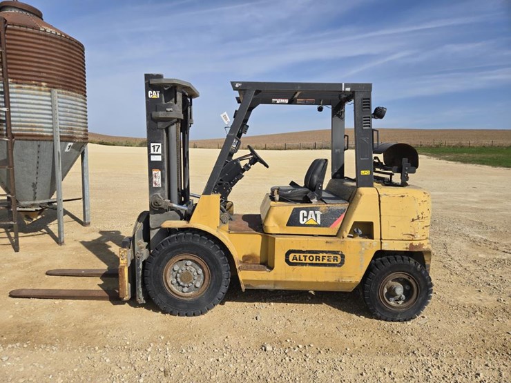 #5832-•-cat-gp40k2-fork-lift-image-2