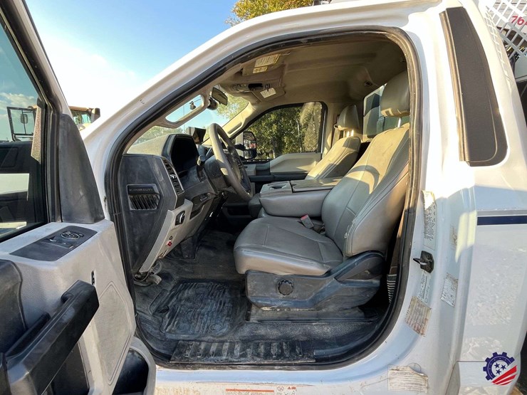 2017-ford-f550-xl-image-68