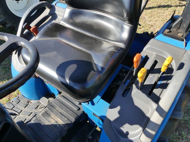 new-holland-tc21d-image-11