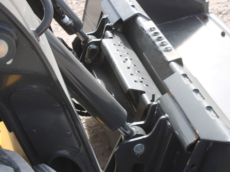 2023-new-holland-l328-image-30