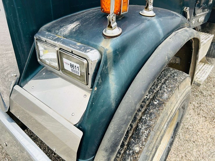 1999-freightliner-tri-axle-dump-truck-image-47