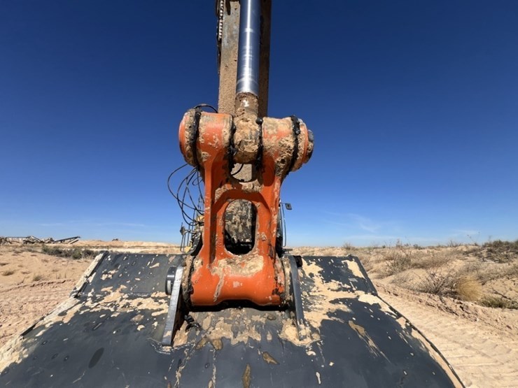 2019-deere-670g-lc-image-11