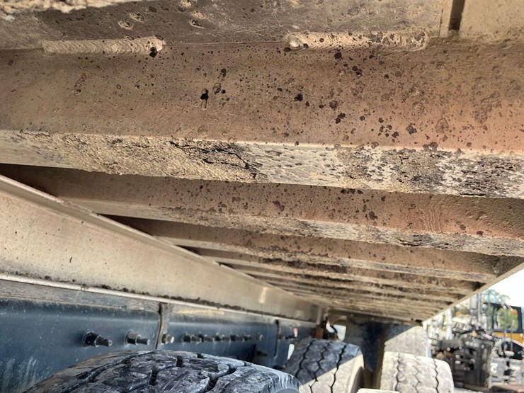 2020-freightliner-122sd-image-34