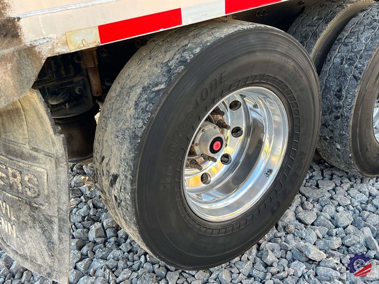 2020-freightliner-122sd-image-12