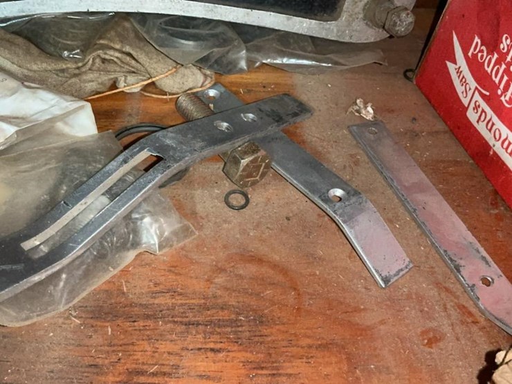 #753-•-grinder-stones,-spider-gauge,-bearings-and-miscellaneous-parts-image-33