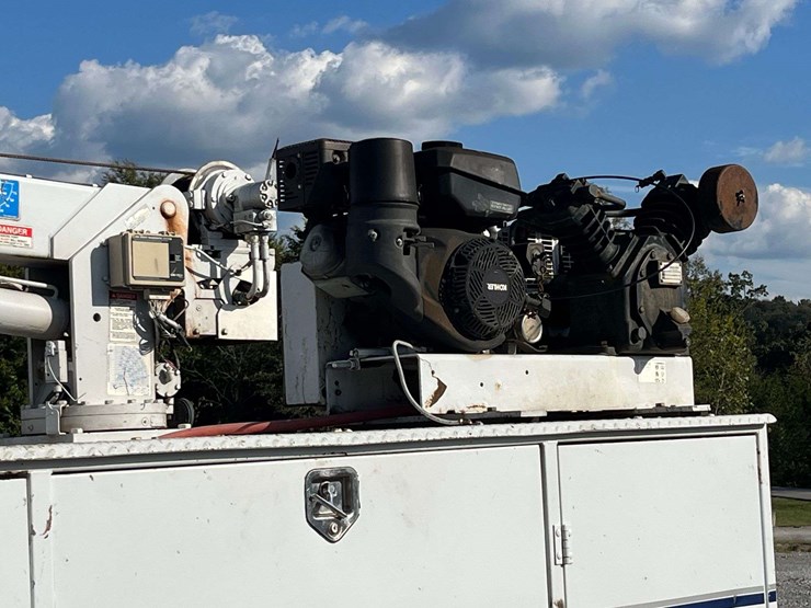 2017-ford-f550-xl-image-27