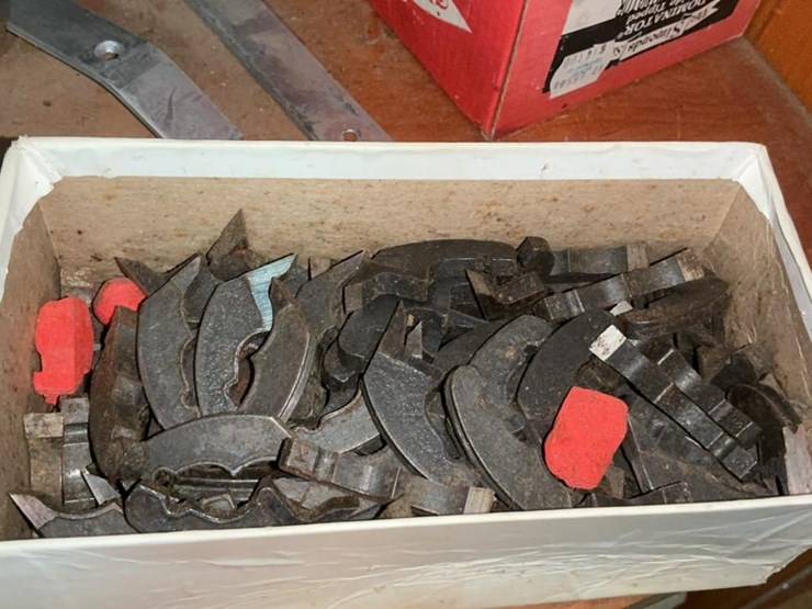 #753-•-grinder-stones,-spider-gauge,-bearings-and-miscellaneous-parts-image-35