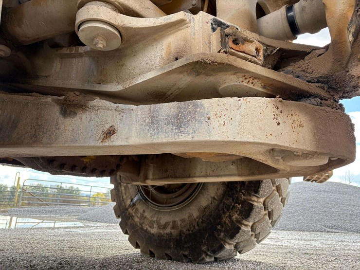 2006-caterpillar-740-image-19