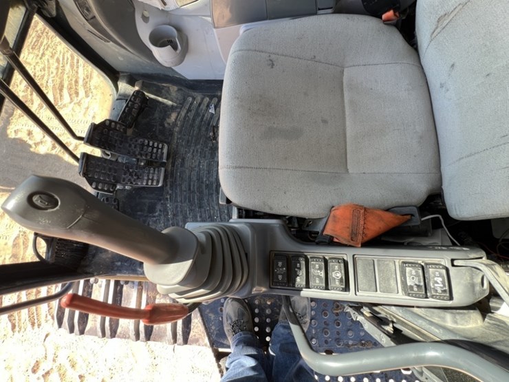 2019-deere-670g-lc-image-67