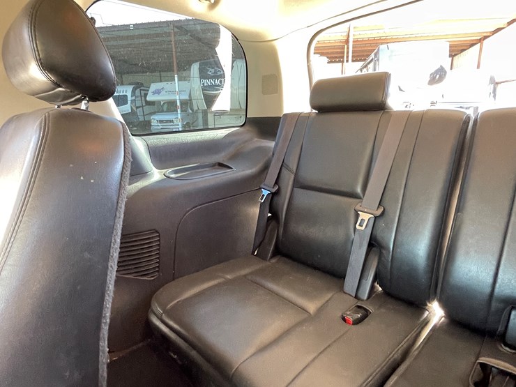 2010-cadillac-escalade-image-109