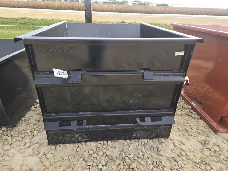 #5901-•-new-1.5-yd-skid-steer-trash-hopper-image-2