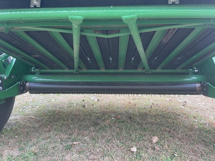 2023-john-deere-560m-image-13