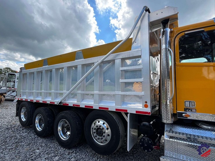 2020-freightliner-122sd-image-43