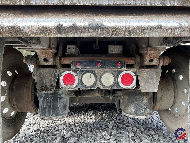 2020-freightliner-122sd-image-40