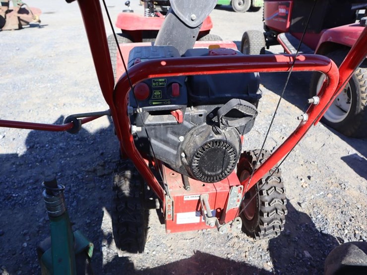 troybilt-24in-snowblower3-image-7