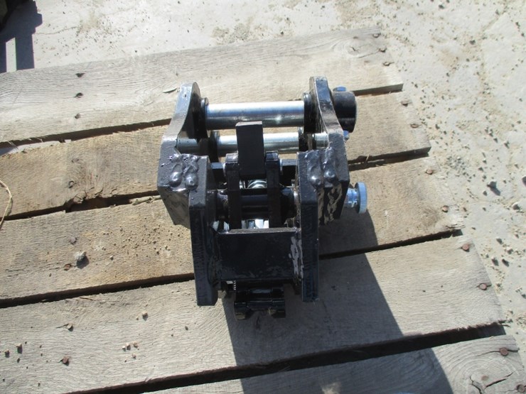 new-unused-ir-semi-auto-quick-coupler-attachment,-image-2