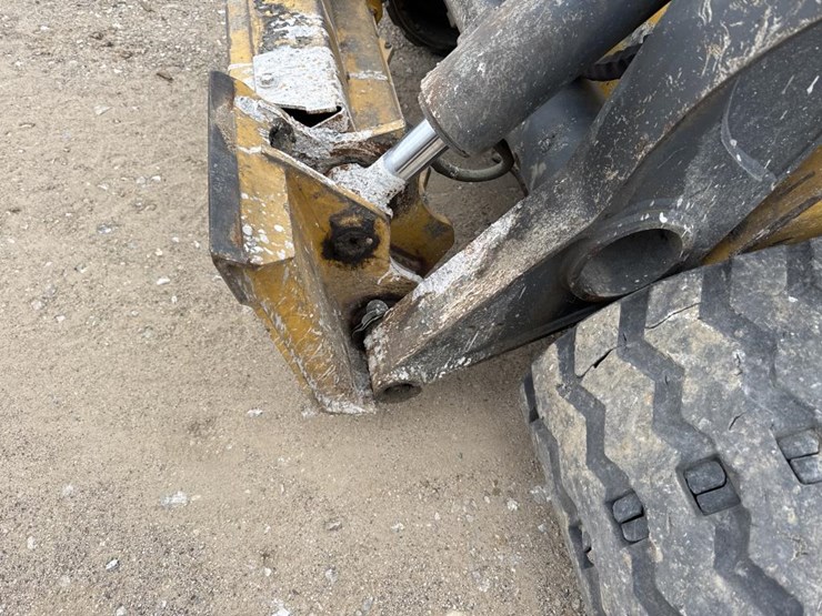 2019-deere-331g-image-10