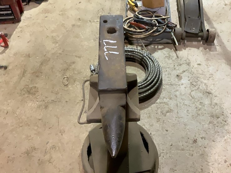 #777-•-anvil-on-stand-image-2