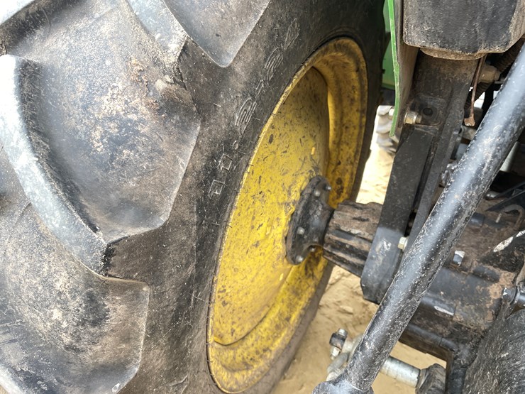 john-deere-3032e-image-25