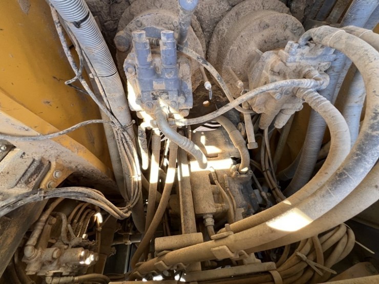 2019-deere-670g-lc-image-52