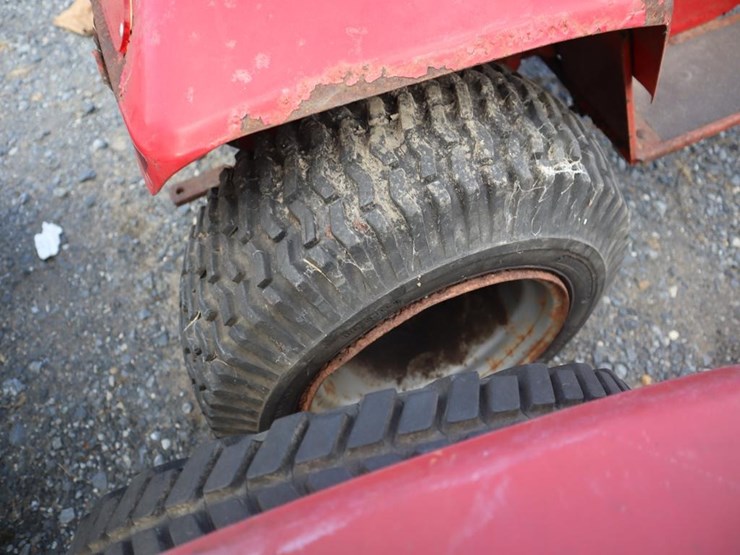 wheel-horse-lawn-&-garden-tractor-image-9