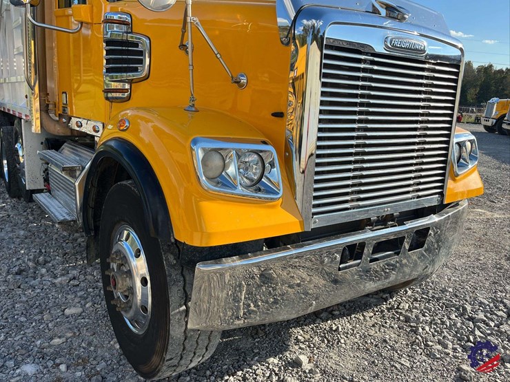 2020-freightliner-122sd-image-21