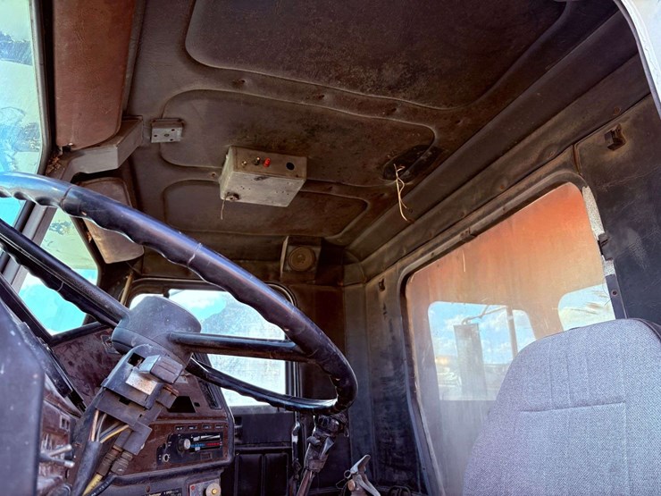 freightliner-t/a-water-truck-image-56