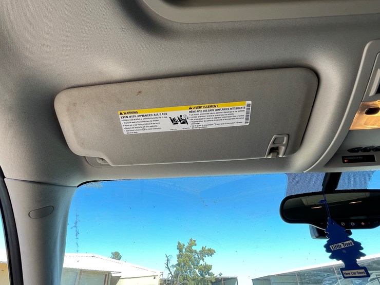 2010-cadillac-escalade-image-63