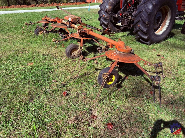 new-holland-nh163-4-basket-hay-tedder-image-1