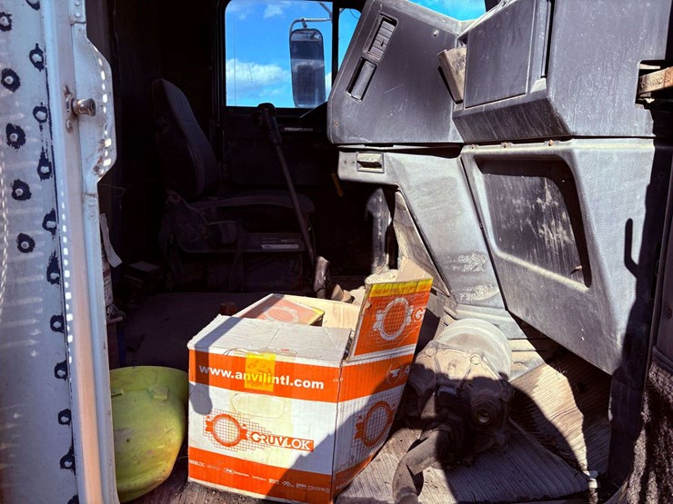 freightliner-t/a-water-truck-image-50