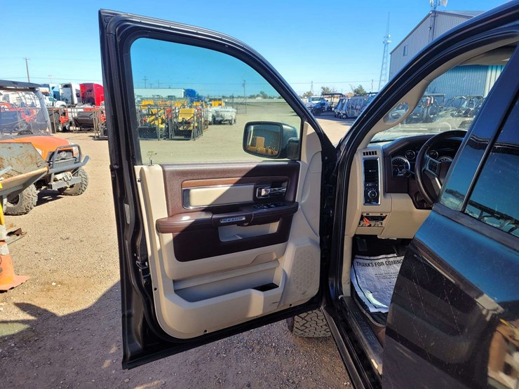 2016-ram-1500-laramie-image-7