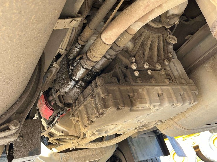 2020-freightliner-122sd-image-32