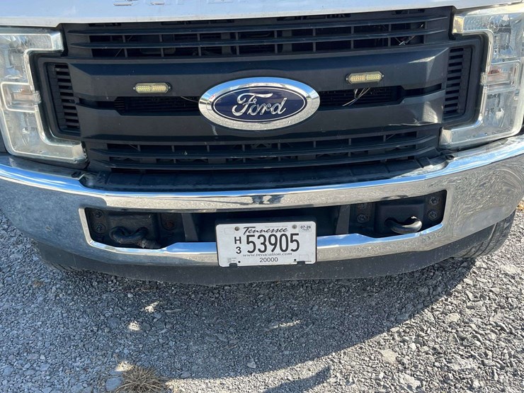 2017-ford-f550-xl-image-17