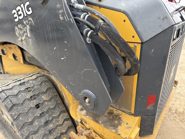 2019-deere-331g-image-22
