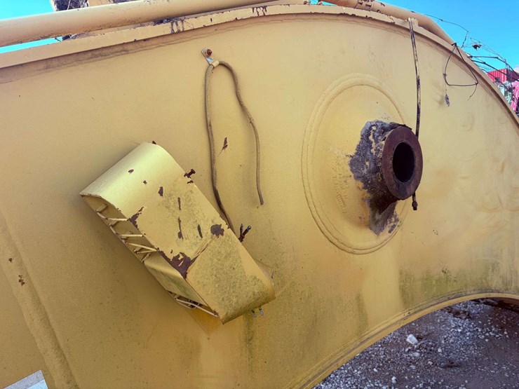 caterpillar-375-image-8