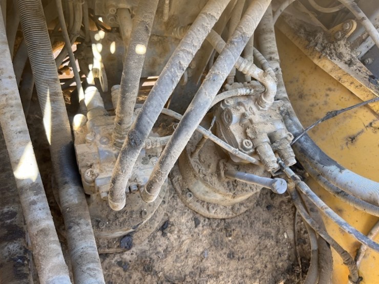 2019-deere-670g-lc-image-46