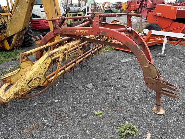 new-holland-256-image-3