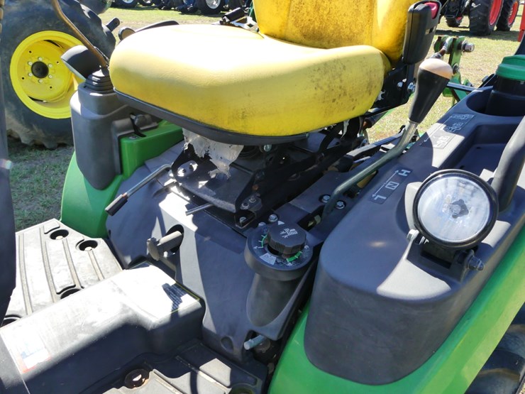2018-john-deere-1025r-image-11