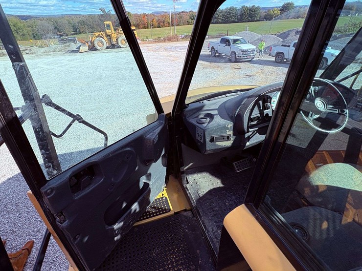 2007-caterpillar-740-image-39