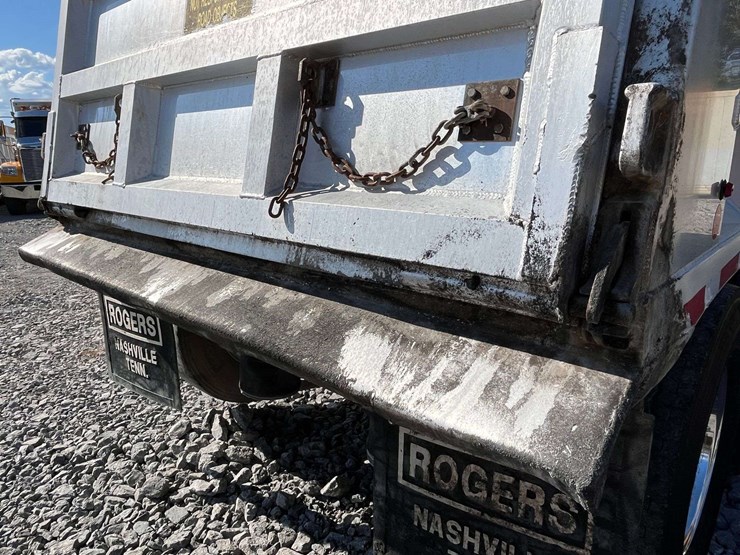 2020-freightliner-122sd-image-38